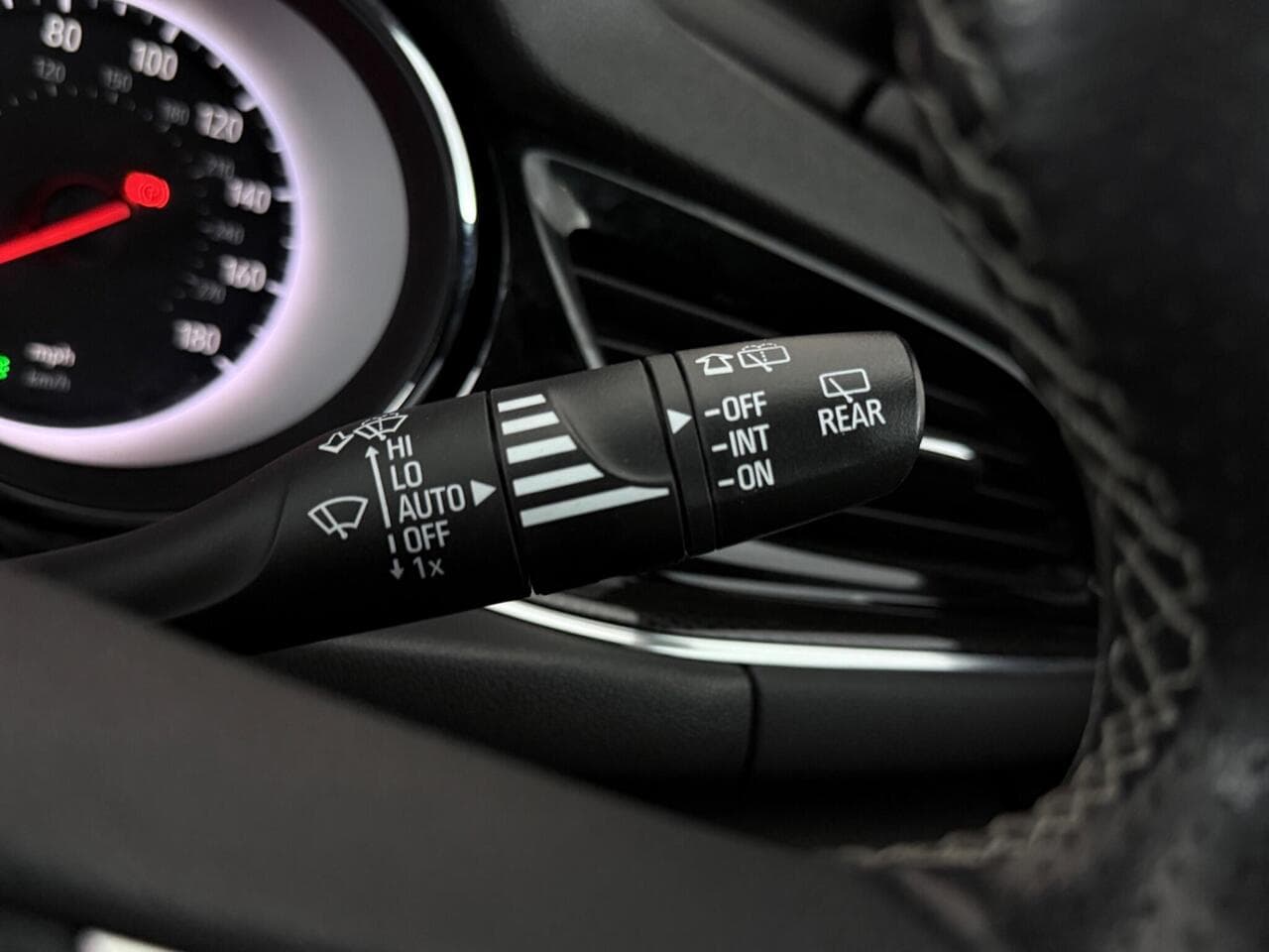 Vauxhall Insignia thumbnail Misc Controls