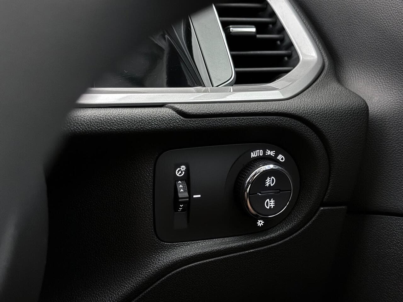Vauxhall Grandland thumbnail Misc Controls