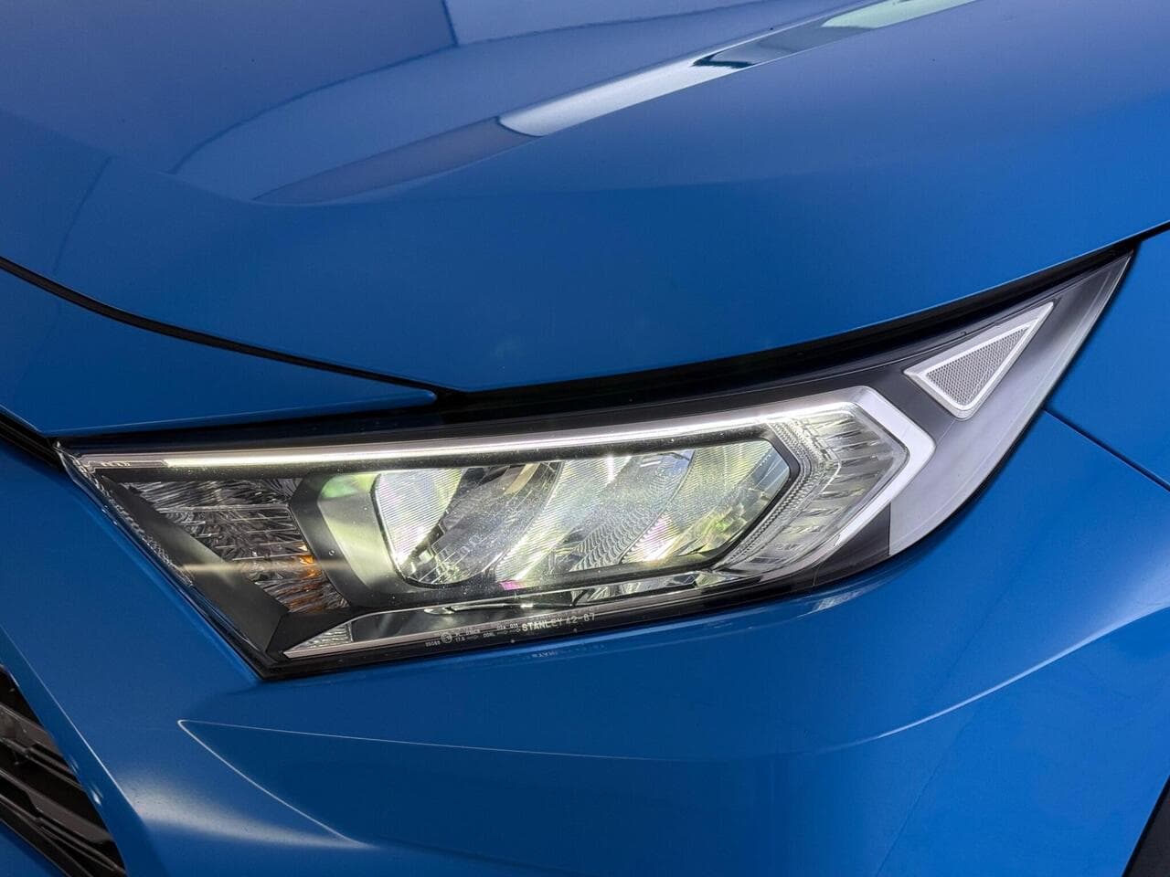 Toyota RAV4 thumbnail Lights Front