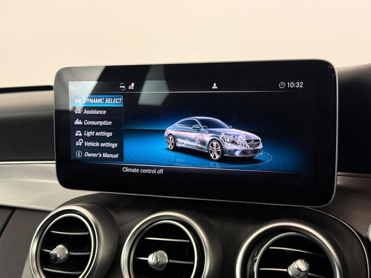 Mercedes-Benz C Class thumbnail Infotainment System