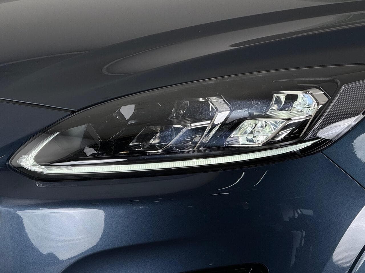Ford Kuga thumbnail Lights Front