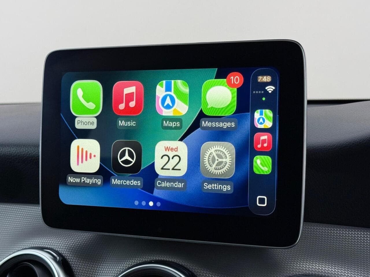 Mercedes-Benz GLA thumbnail Infotainment System