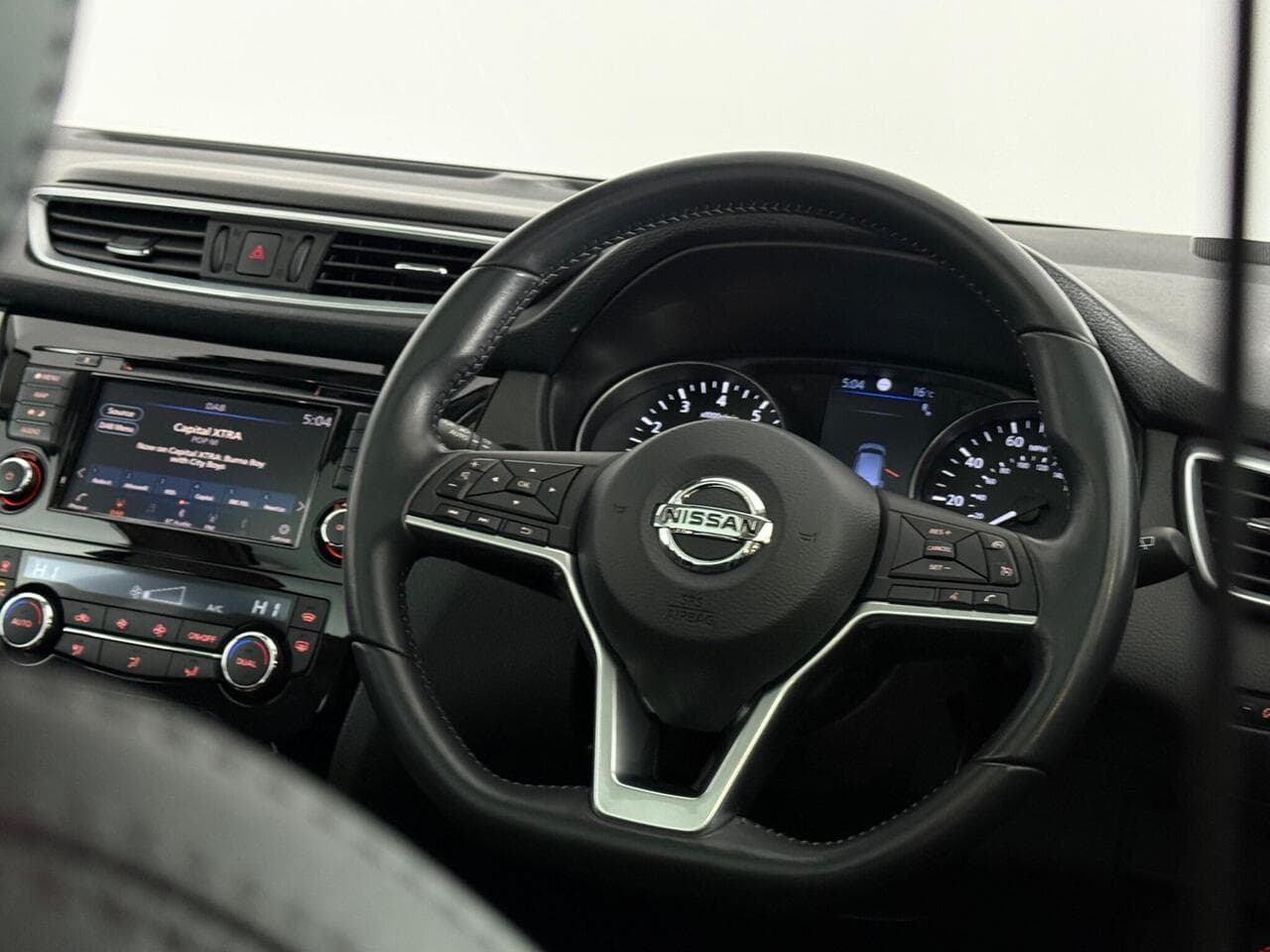 Nissan Qashqai thumbnail Steering Wheel