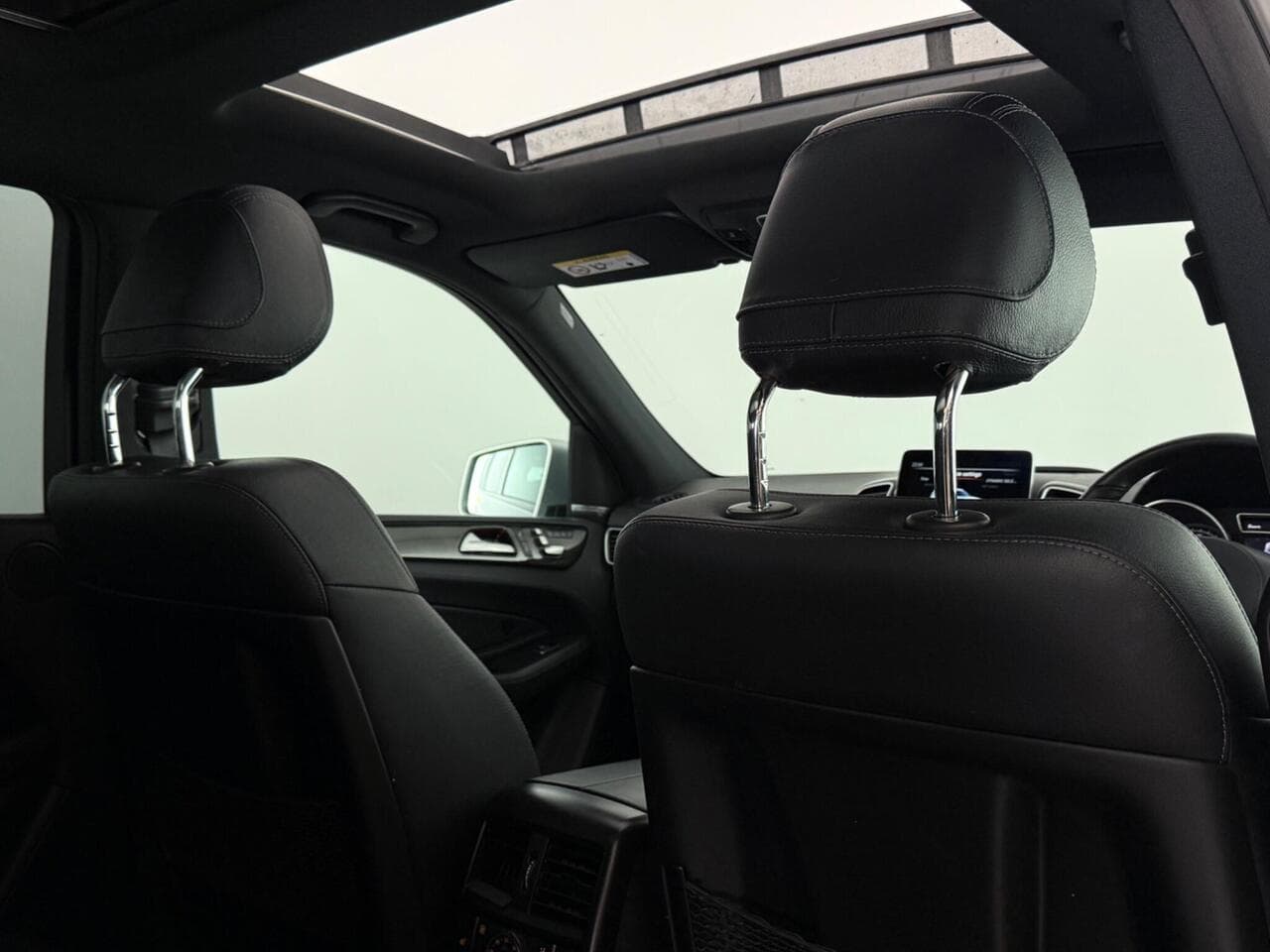 Mercedes-Benz GLS thumbnail Seats Rear