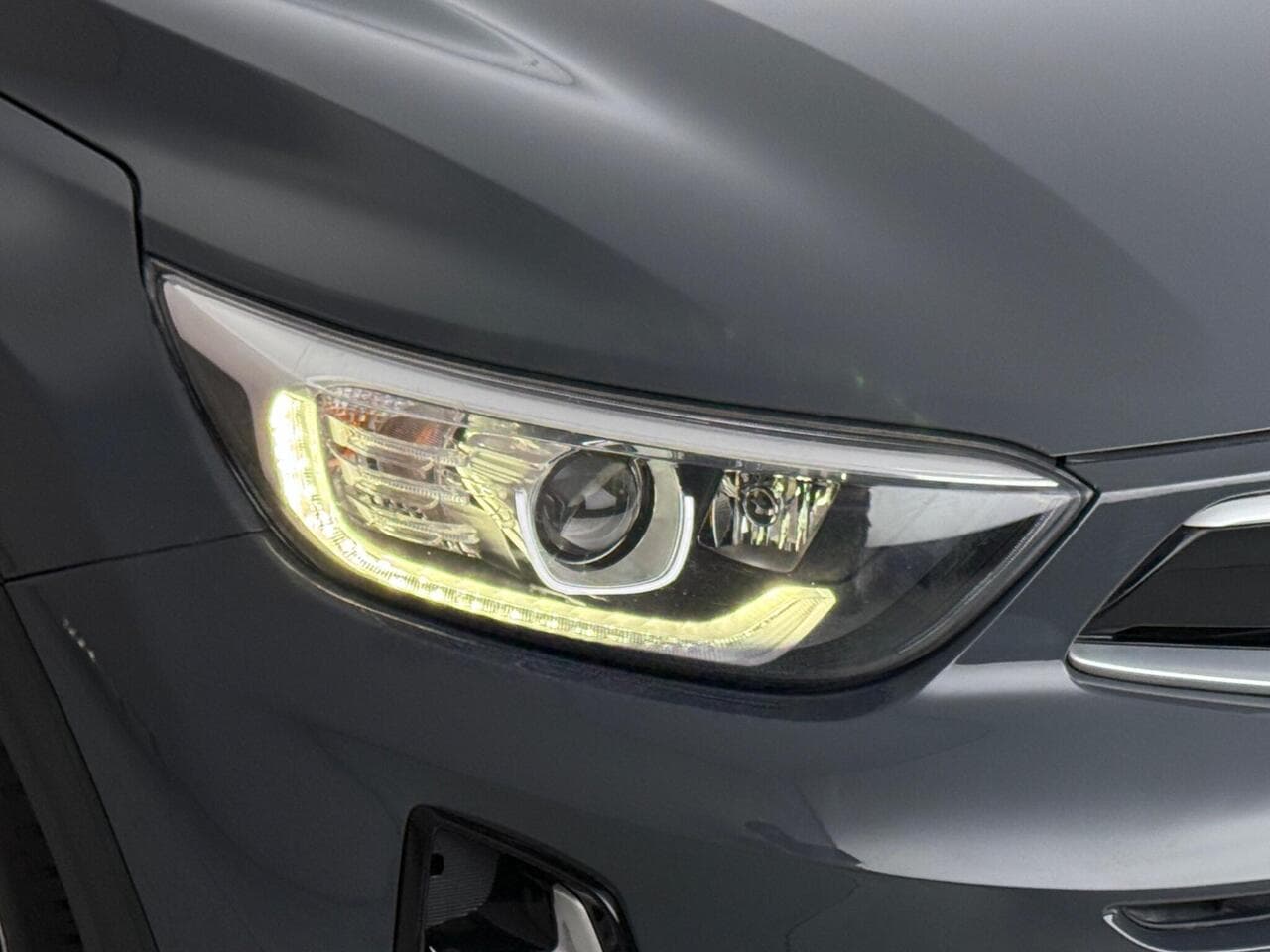 Kia Stonic thumbnail Lights Front