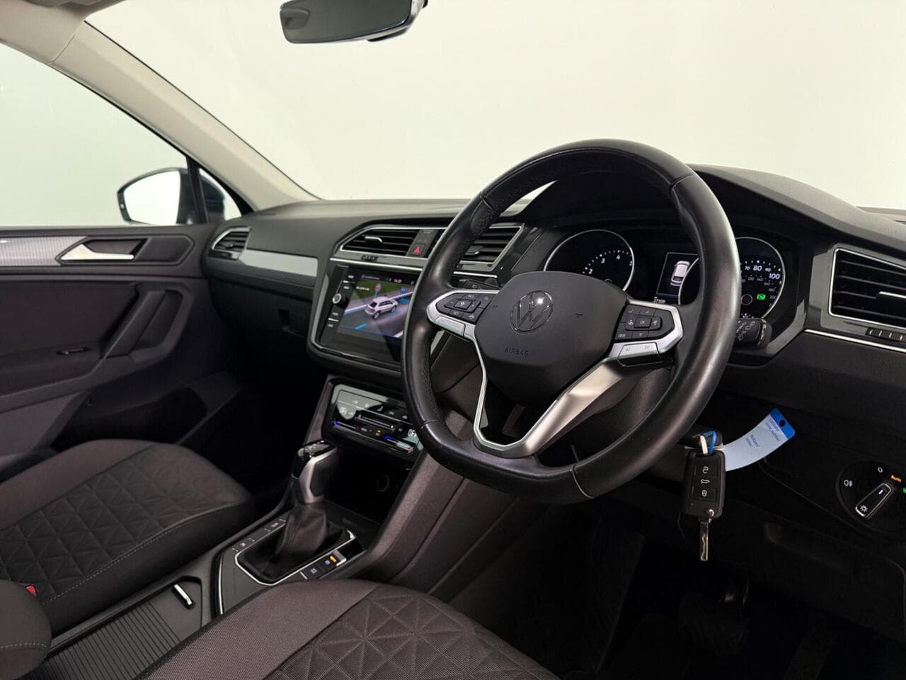 Volkswagen Tiguan thumbnail Interior Front
