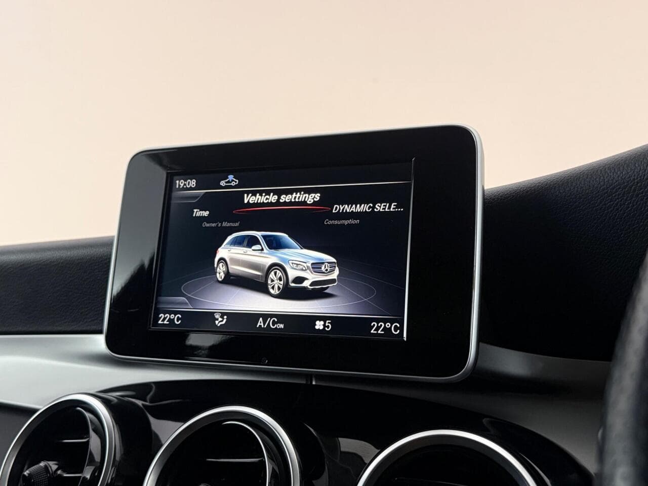 Mercedes-Benz GLC thumbnail Infotainment System