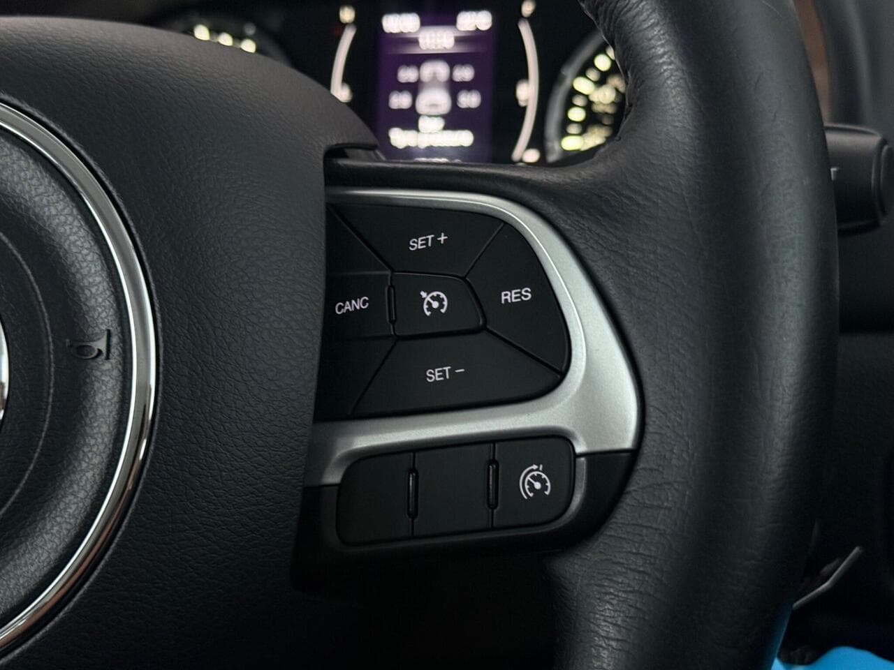 Jeep Renegade thumbnail Misc Controls