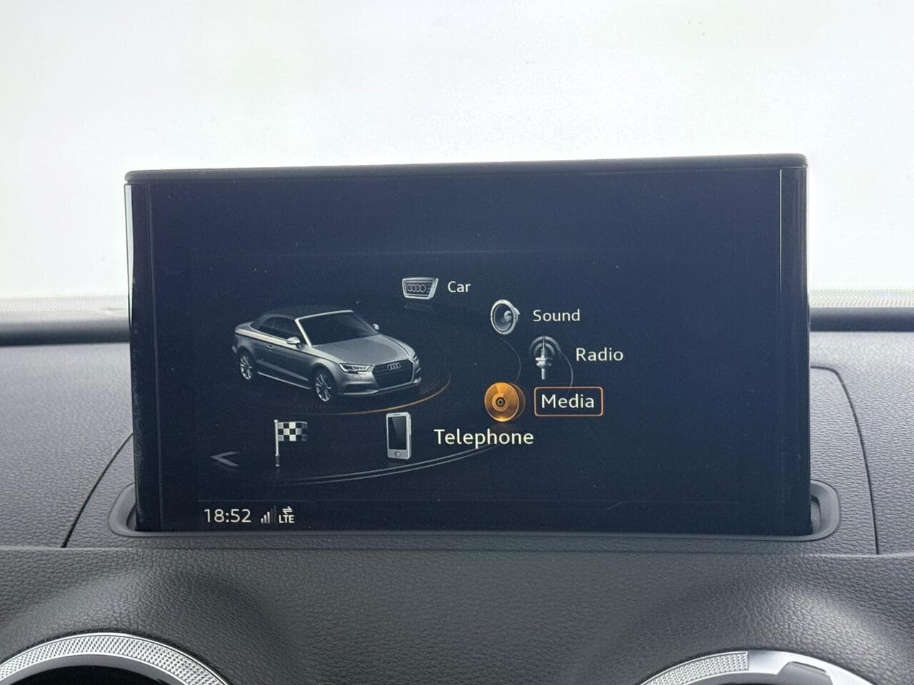 Audi A3 Cabriolet thumbnail Infotainment System