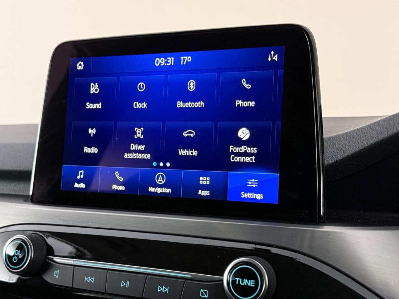 Ford Kuga thumbnail Infotainment System