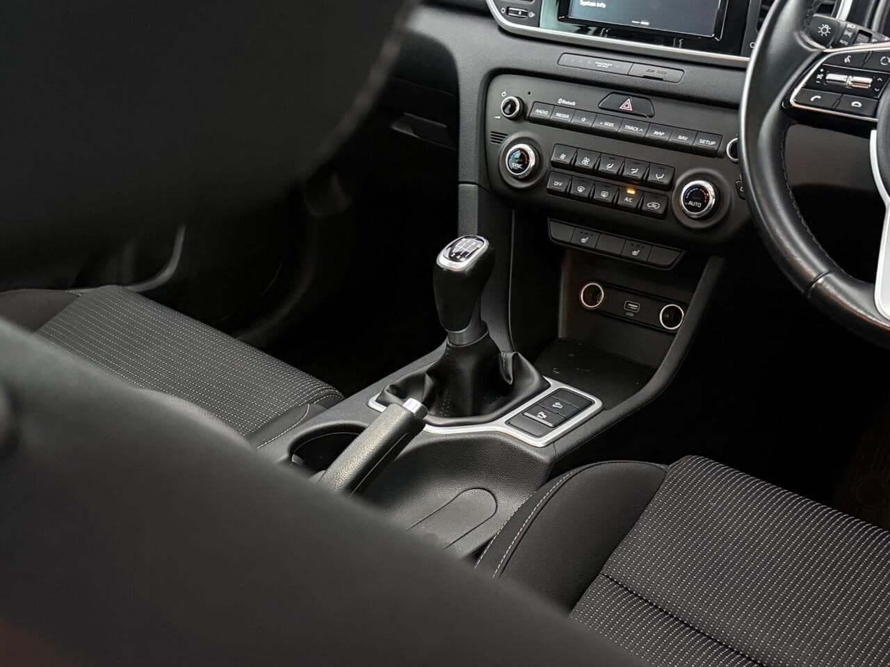 Kia Sportage thumbnail Interior Front