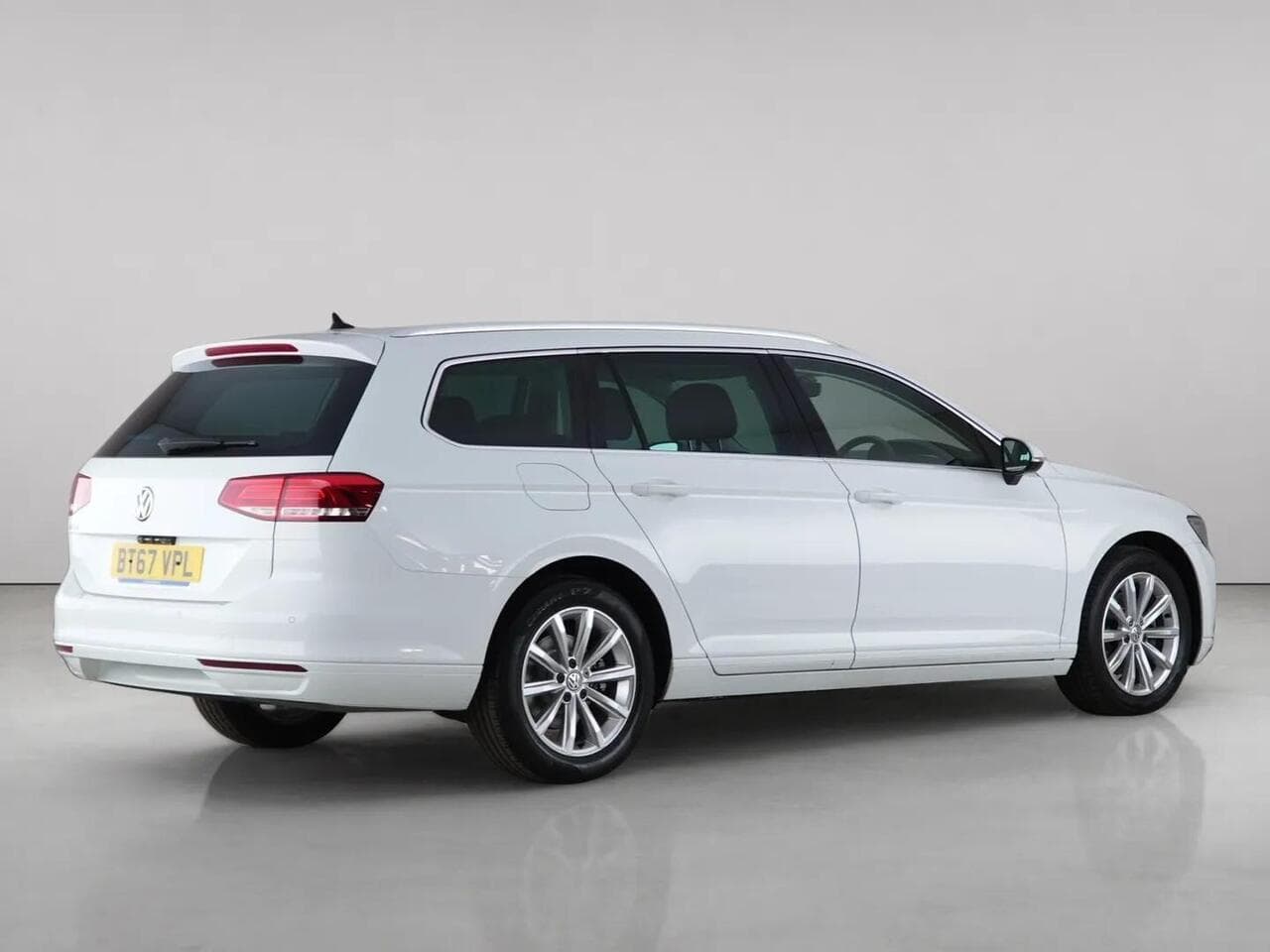 Volkswagen Passat thumbnail Rear Right