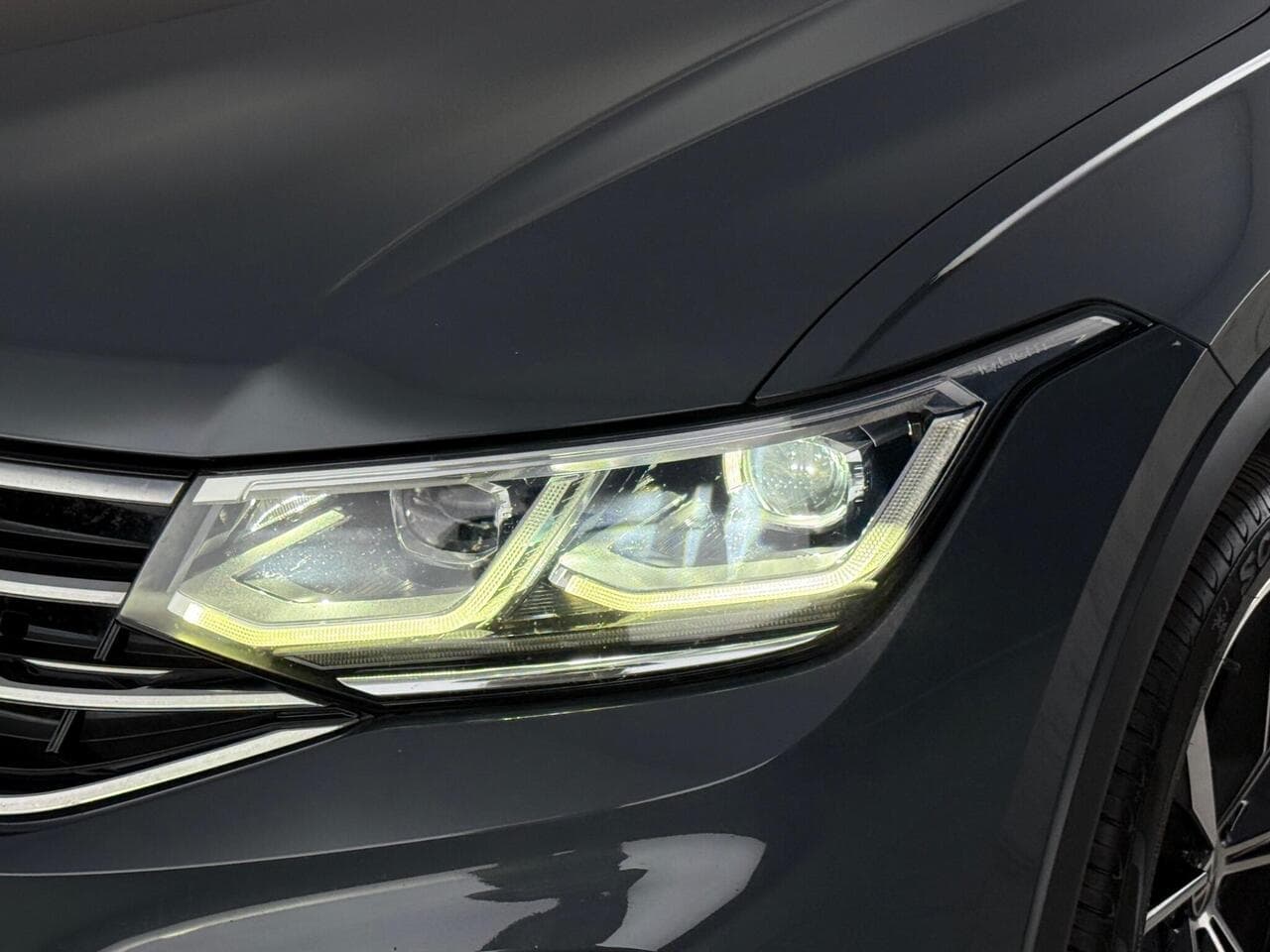 Volkswagen Tiguan thumbnail Lights Front