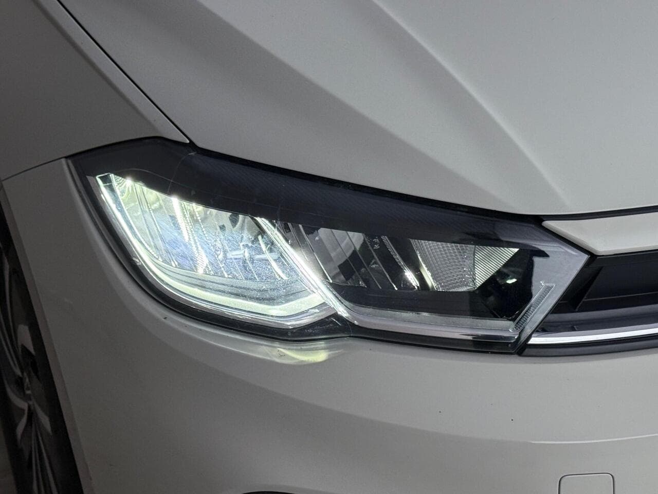 Volkswagen Polo thumbnail Lights Front