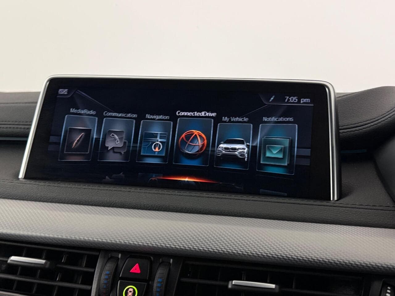 BMW X6 thumbnail Infotainment System