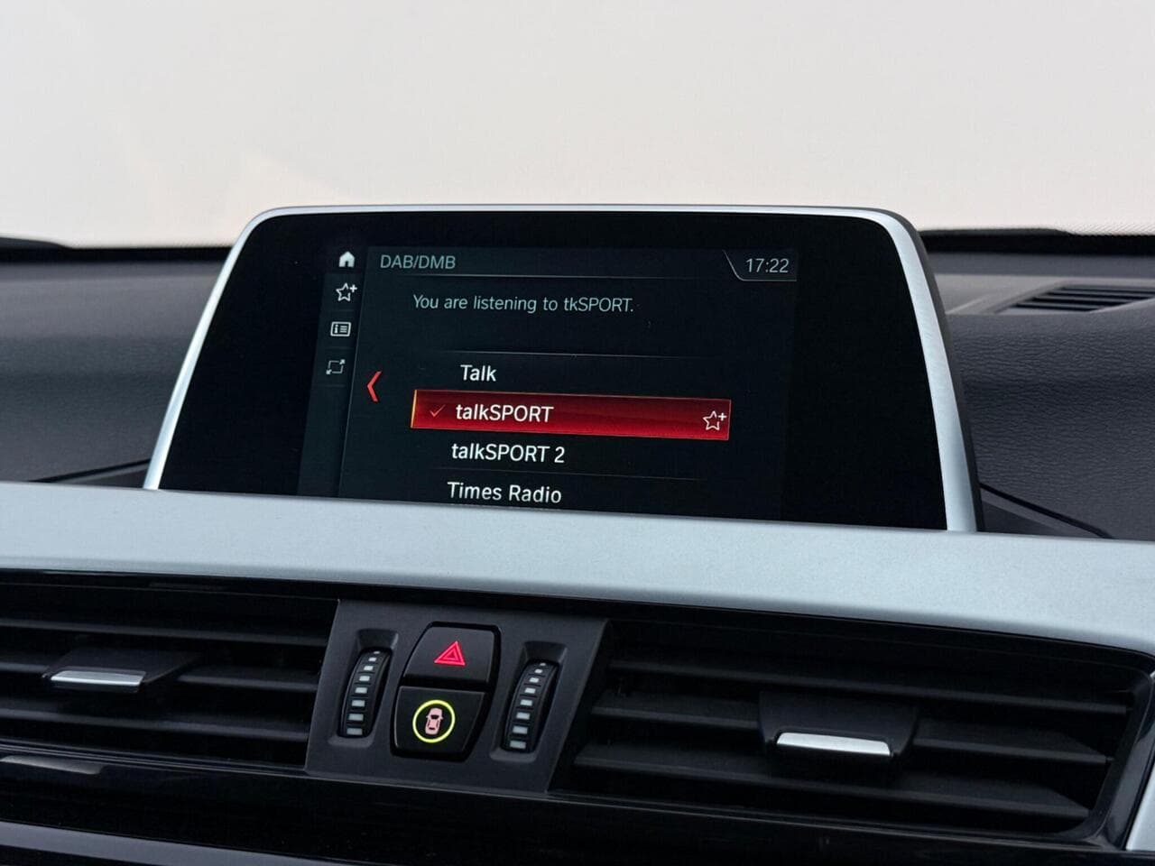 BMW X1 thumbnail Infotainment System