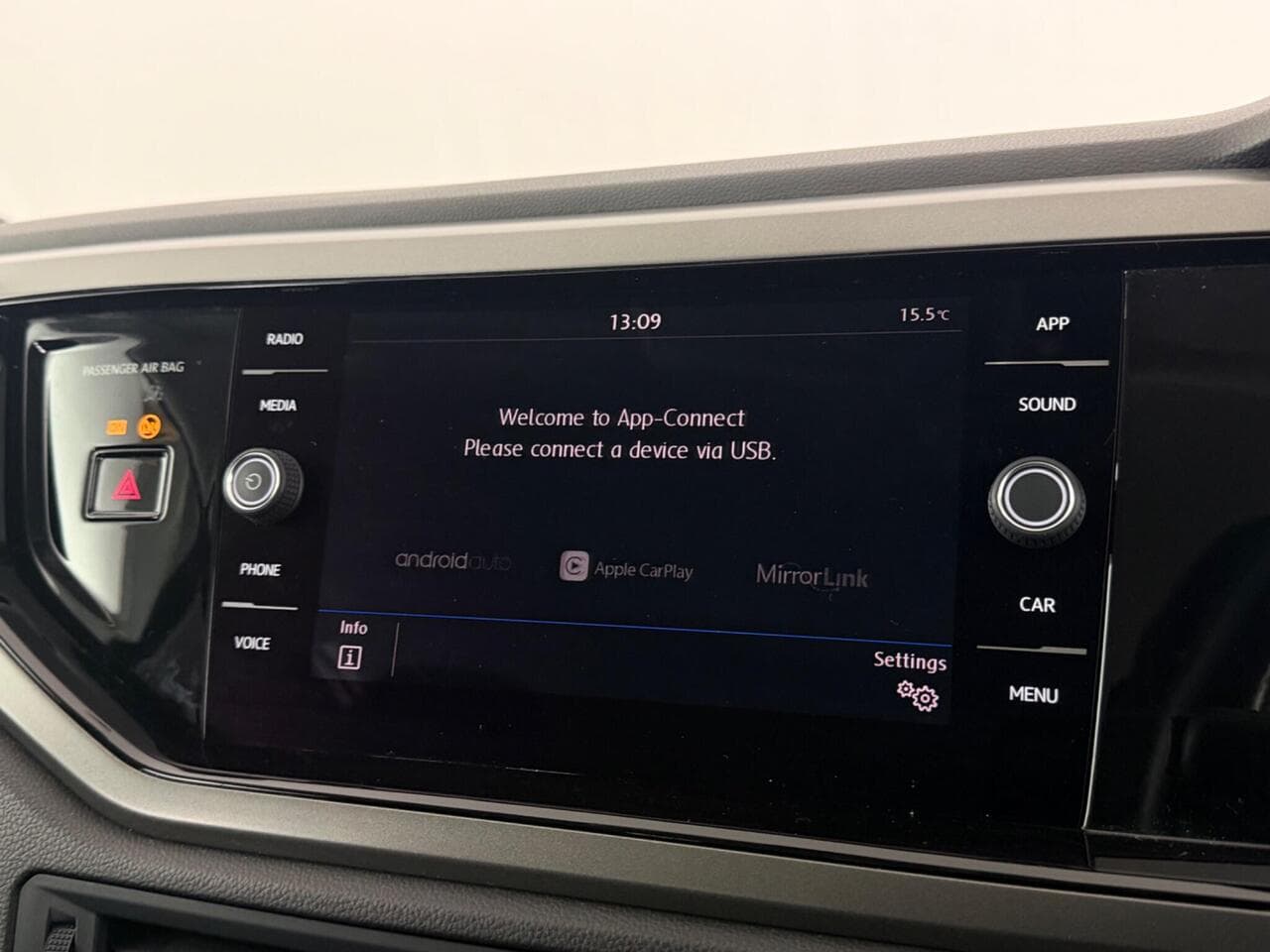 Volkswagen Polo thumbnail Infotainment System