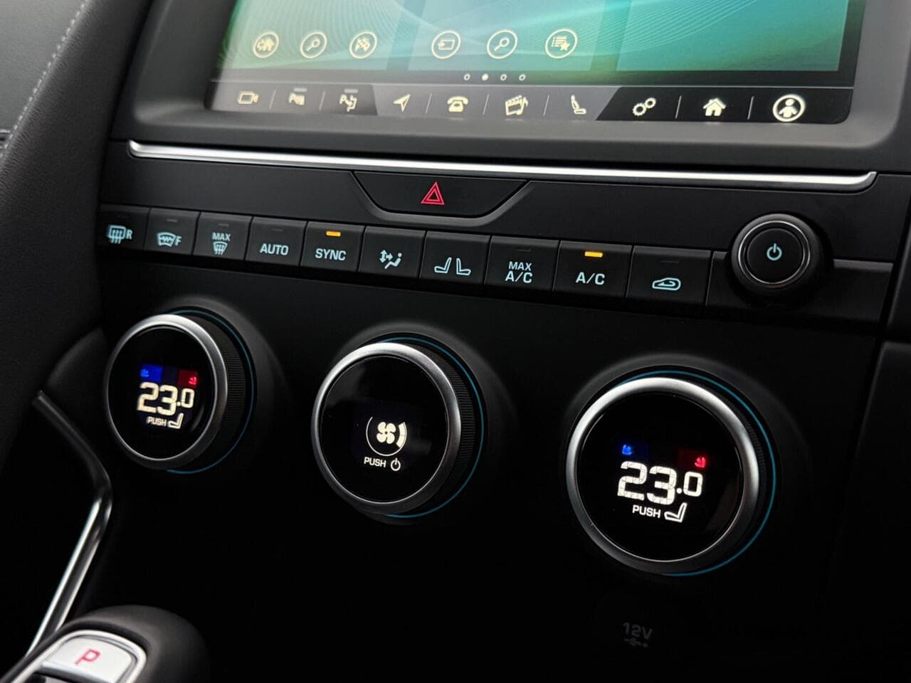 Jaguar E-PACE thumbnail Infotainment System