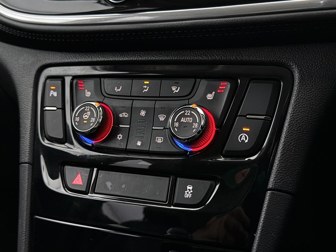 Vauxhall Mokka X thumbnail Misc Controls