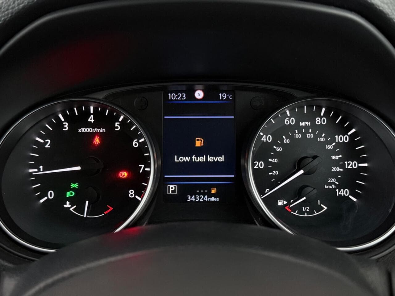 Nissan Qashqai thumbnail Driver Instruments