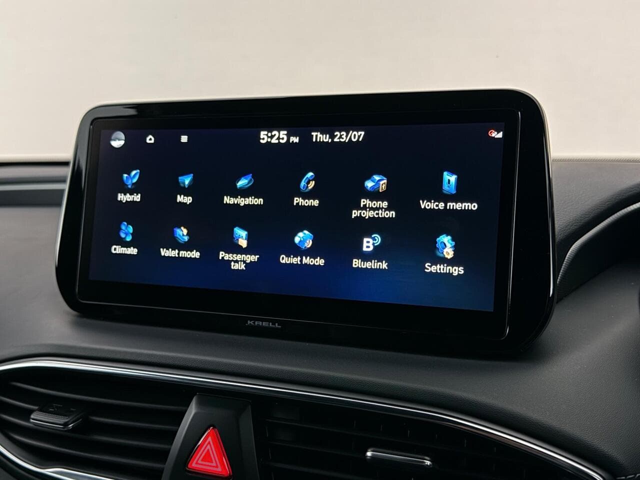 Hyundai Santa Fe thumbnail Infotainment System