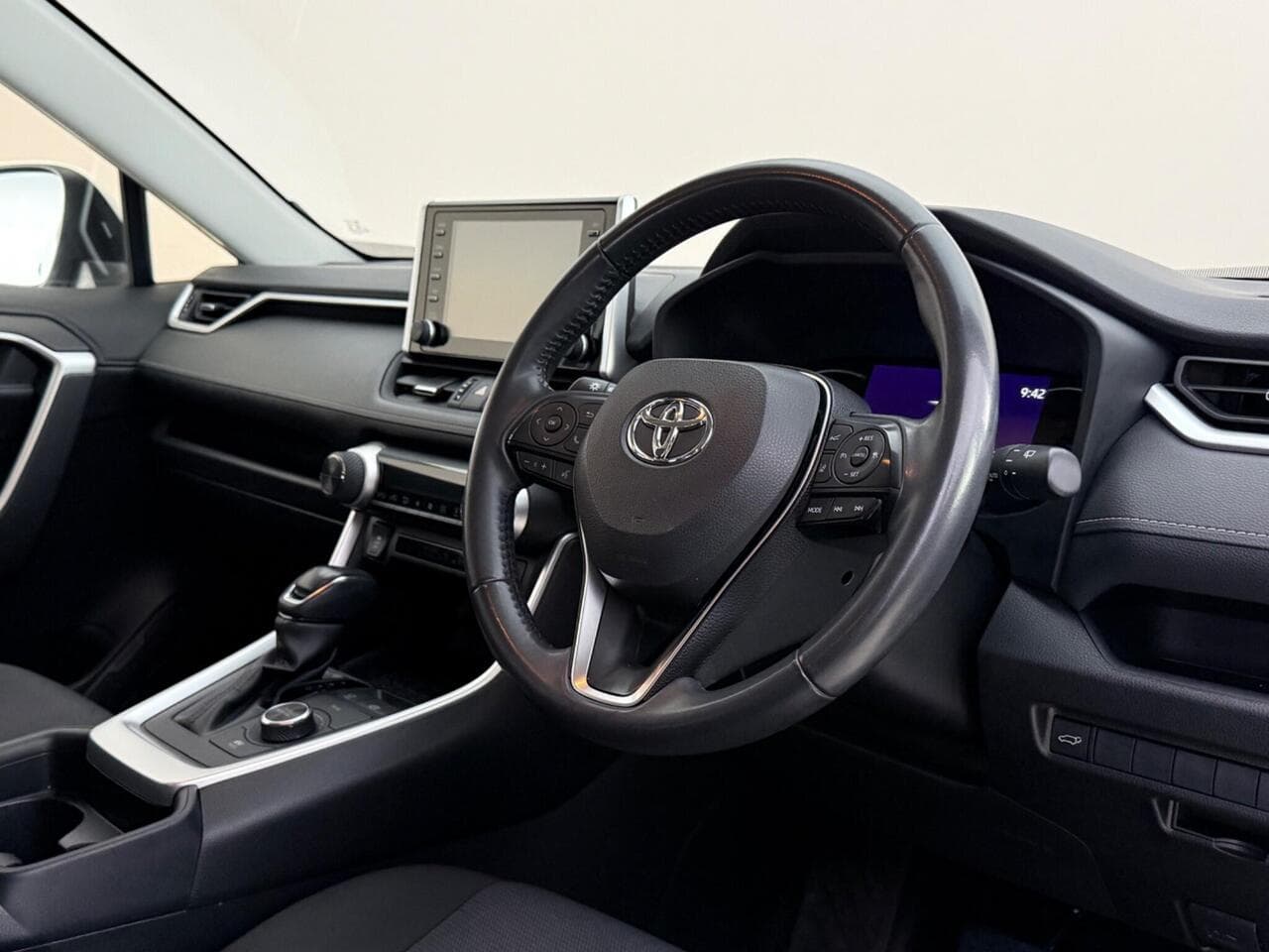 Toyota RAV4 thumbnail Interior Front