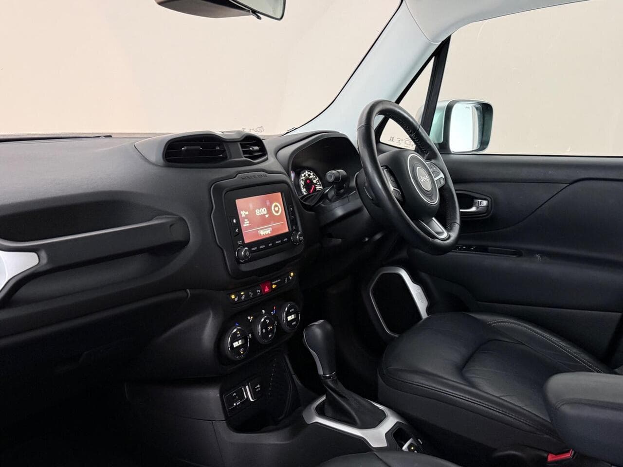 Jeep Renegade thumbnail Interior Front