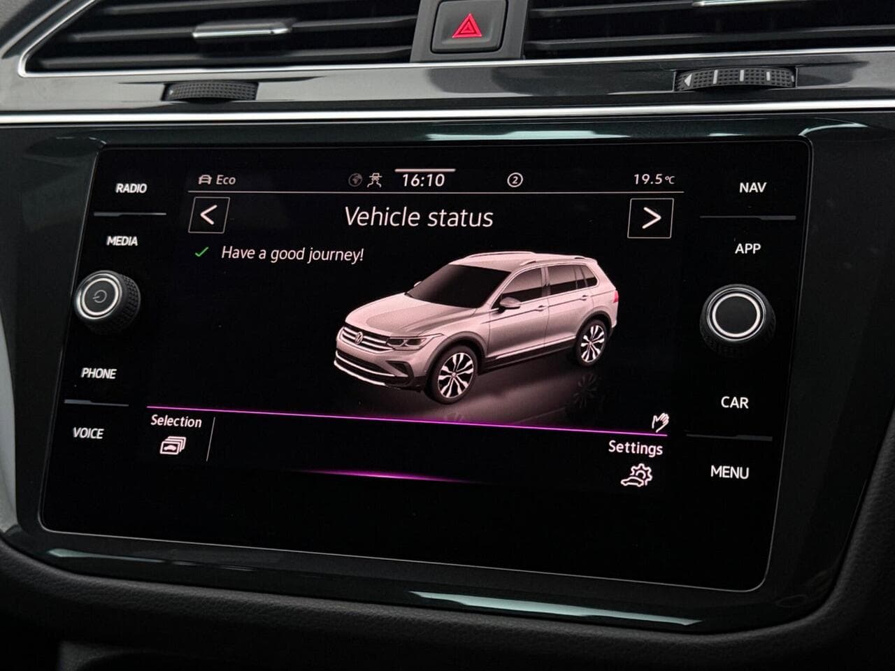Volkswagen Tiguan thumbnail Infotainment System