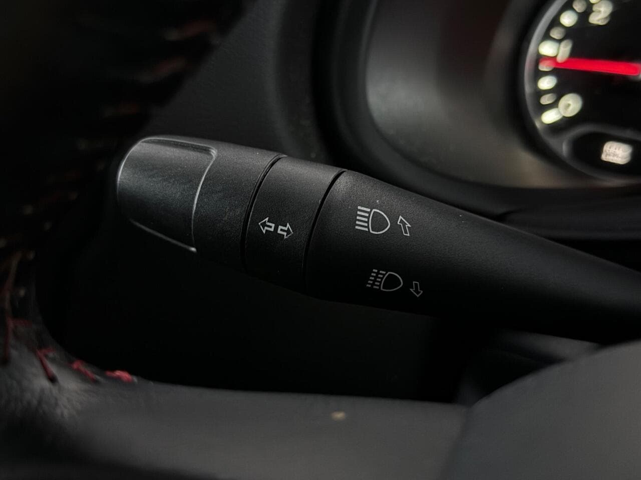 Jeep Renegade thumbnail Misc Controls