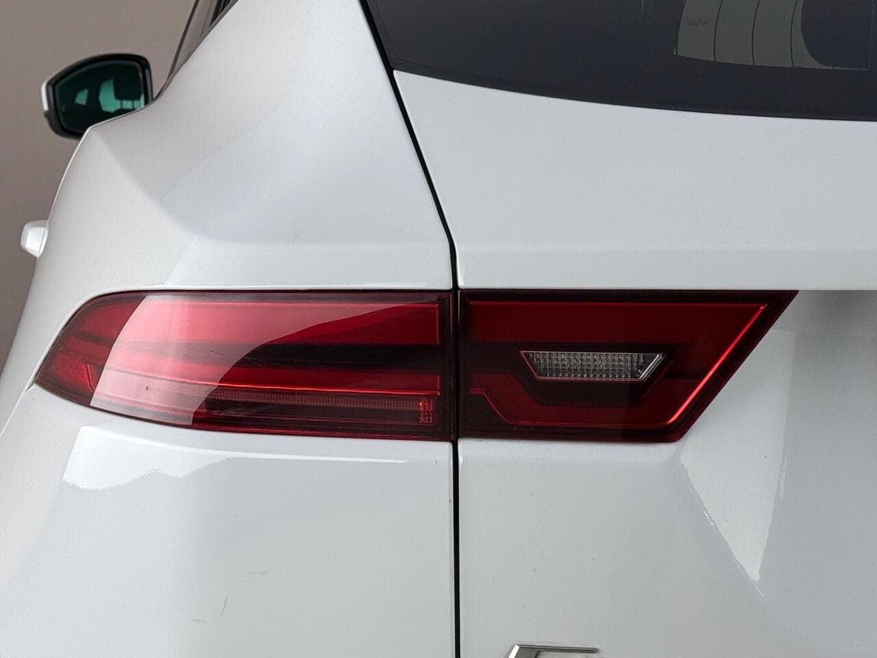 Jaguar E-PACE thumbnail Lights Rear