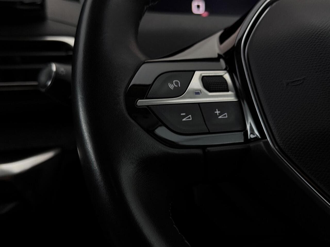 Peugeot 5008 thumbnail Misc Controls