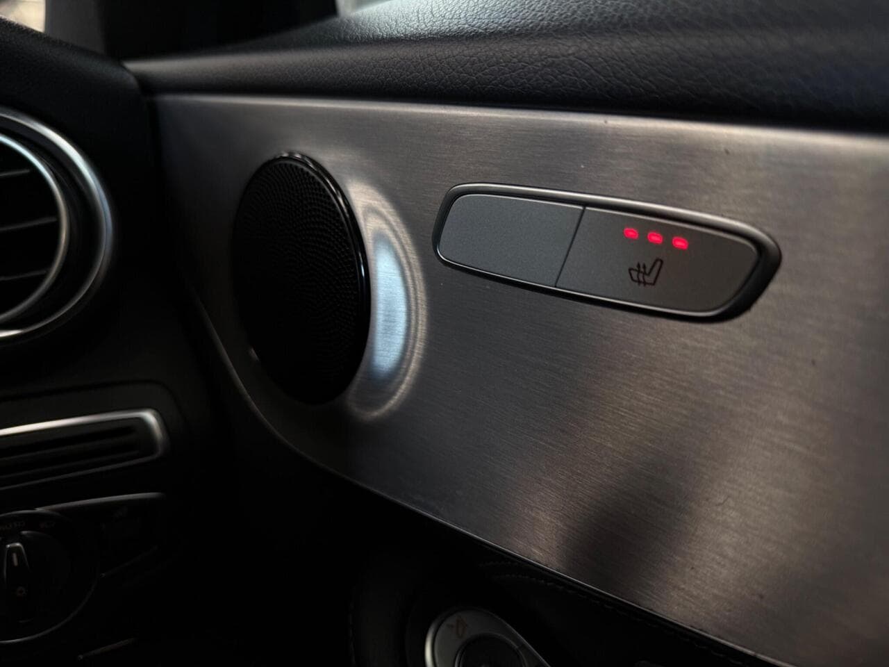 Mercedes-Benz C Class thumbnail Misc Controls