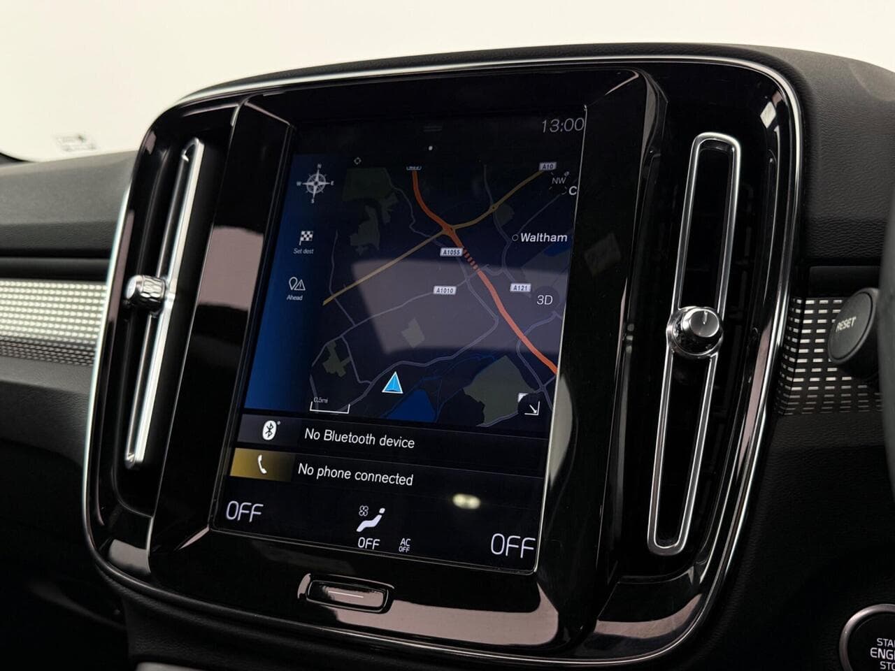 Volvo XC40 thumbnail Infotainment System
