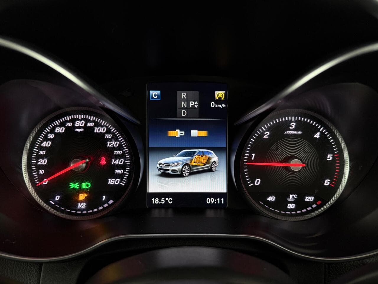 Mercedes-Benz C Class thumbnail Driver Instruments