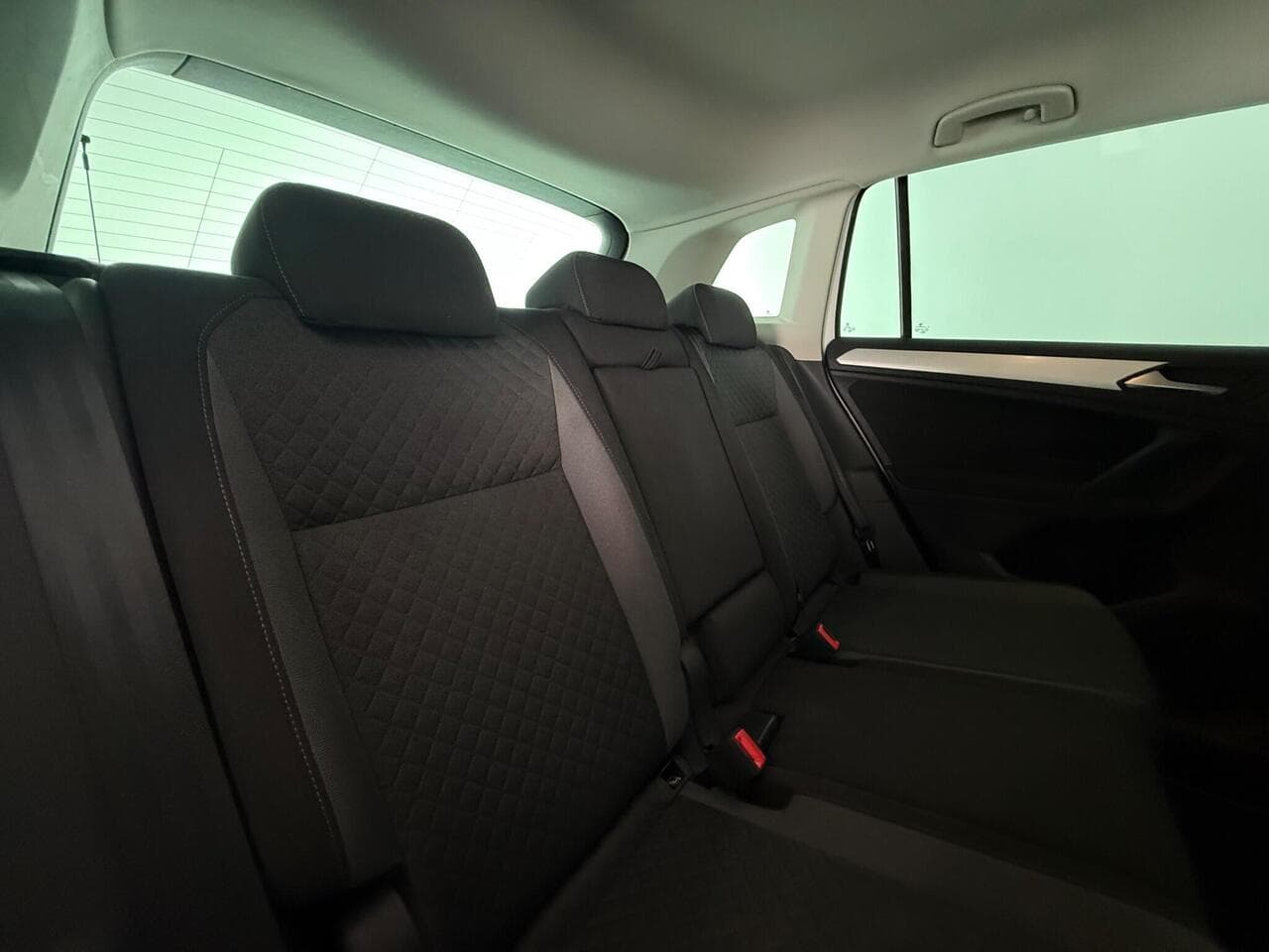 Volkswagen Tiguan thumbnail Seats Rear