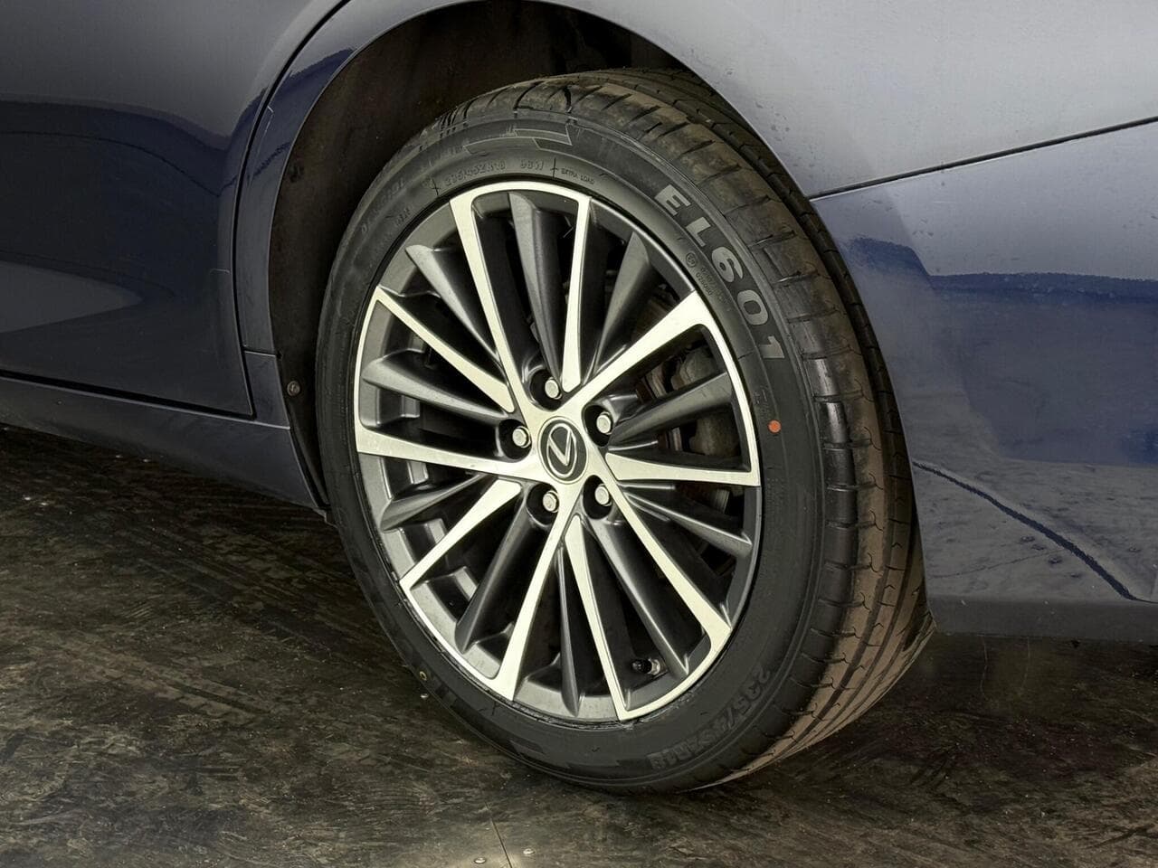 Lexus ES thumbnail Wheel