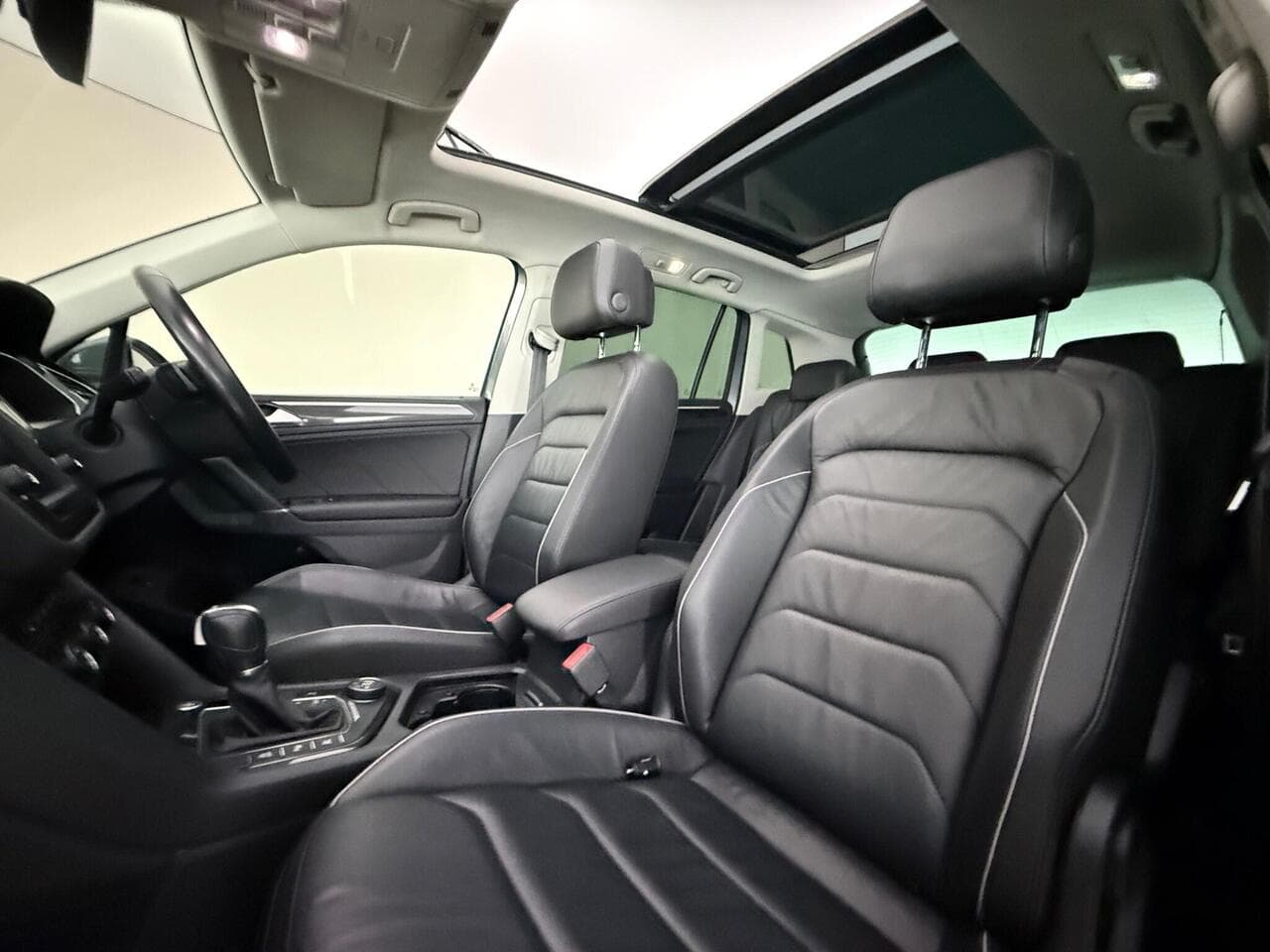 Volkswagen Tiguan thumbnail Seat Front Passenger