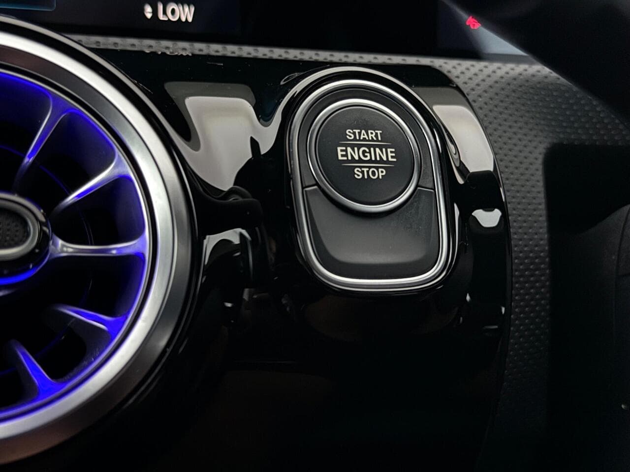 Mercedes-Benz CLA thumbnail Misc Controls