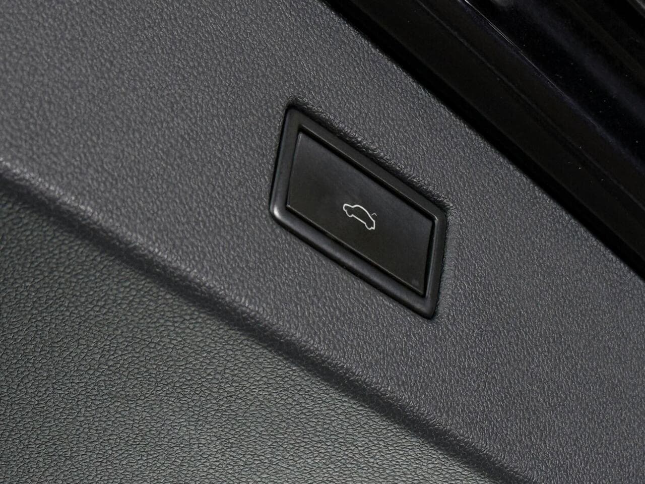 Volkswagen Tiguan thumbnail Misc Controls
