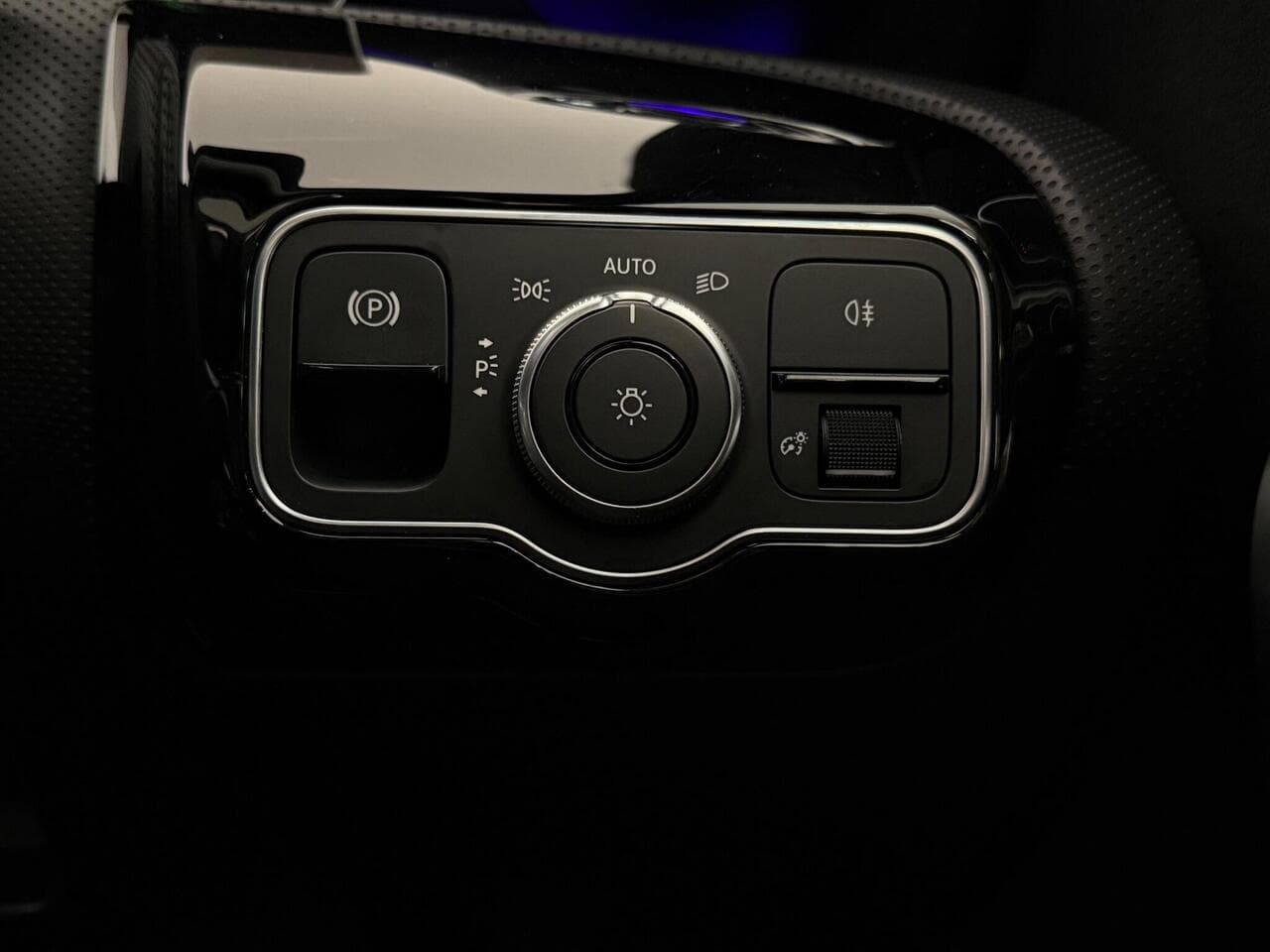 Mercedes-Benz A Class thumbnail Misc Controls