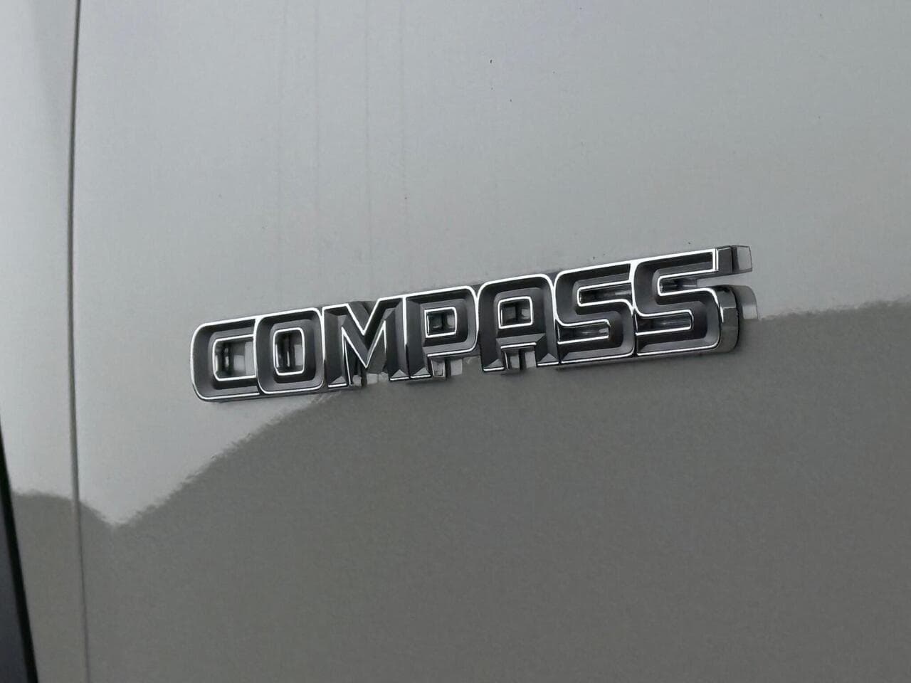 Jeep Compass thumbnail Badge Exterior