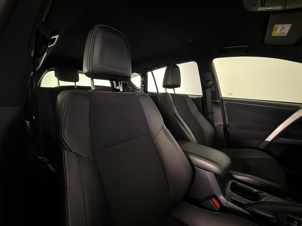 Toyota RAV4 thumbnail Seat Driver
