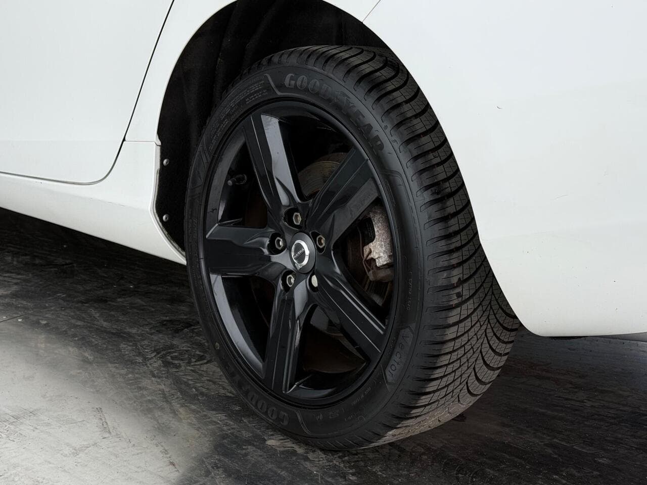 Volvo V40 thumbnail Wheel
