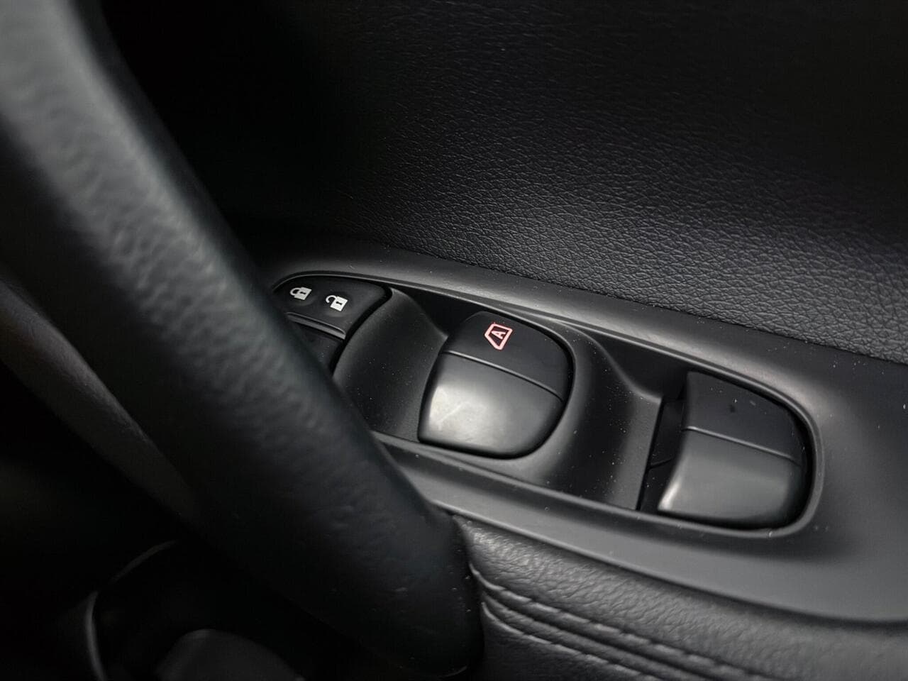 Nissan Qashqai thumbnail Misc Controls