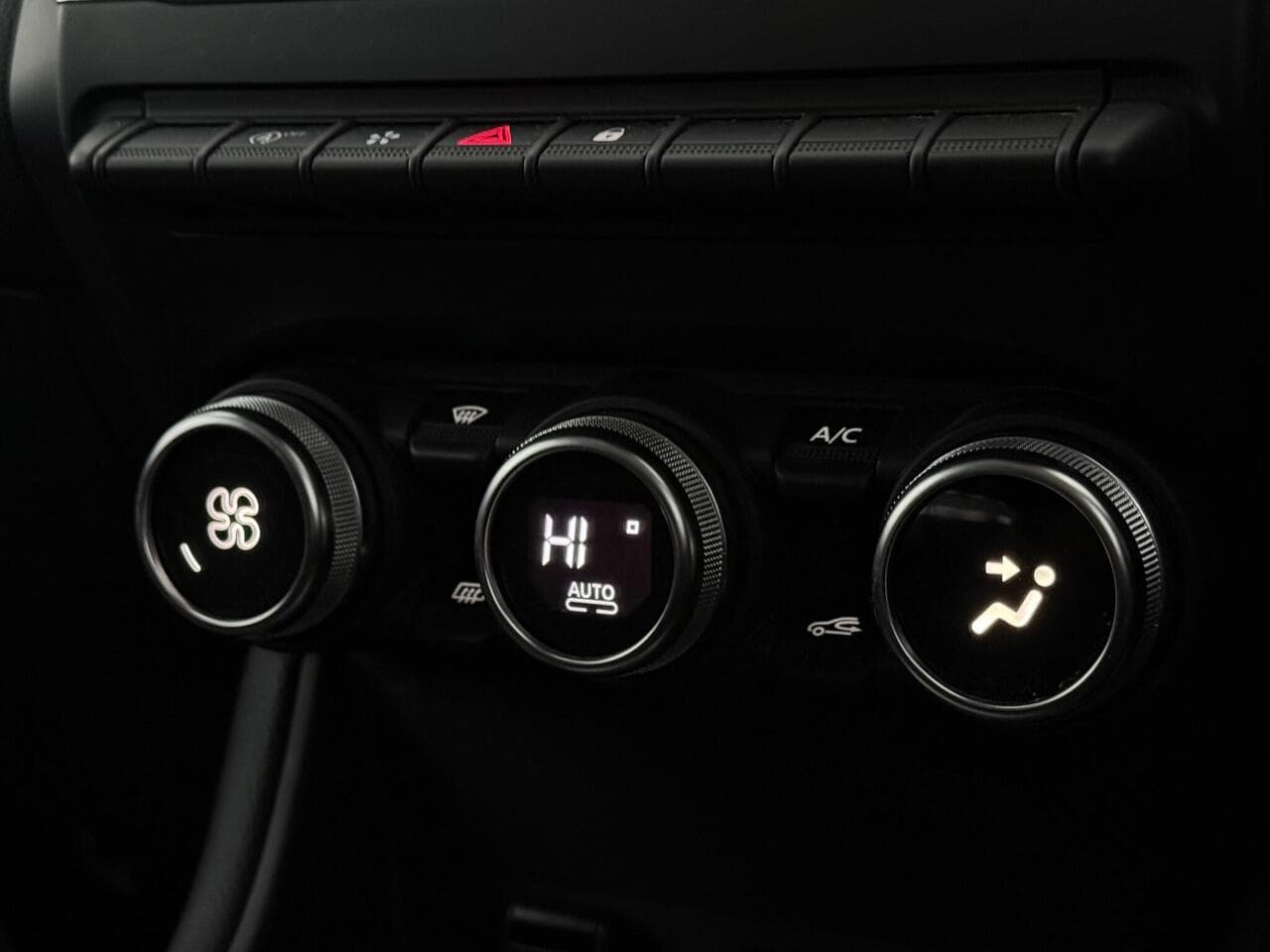 Renault Captur thumbnail Misc Controls