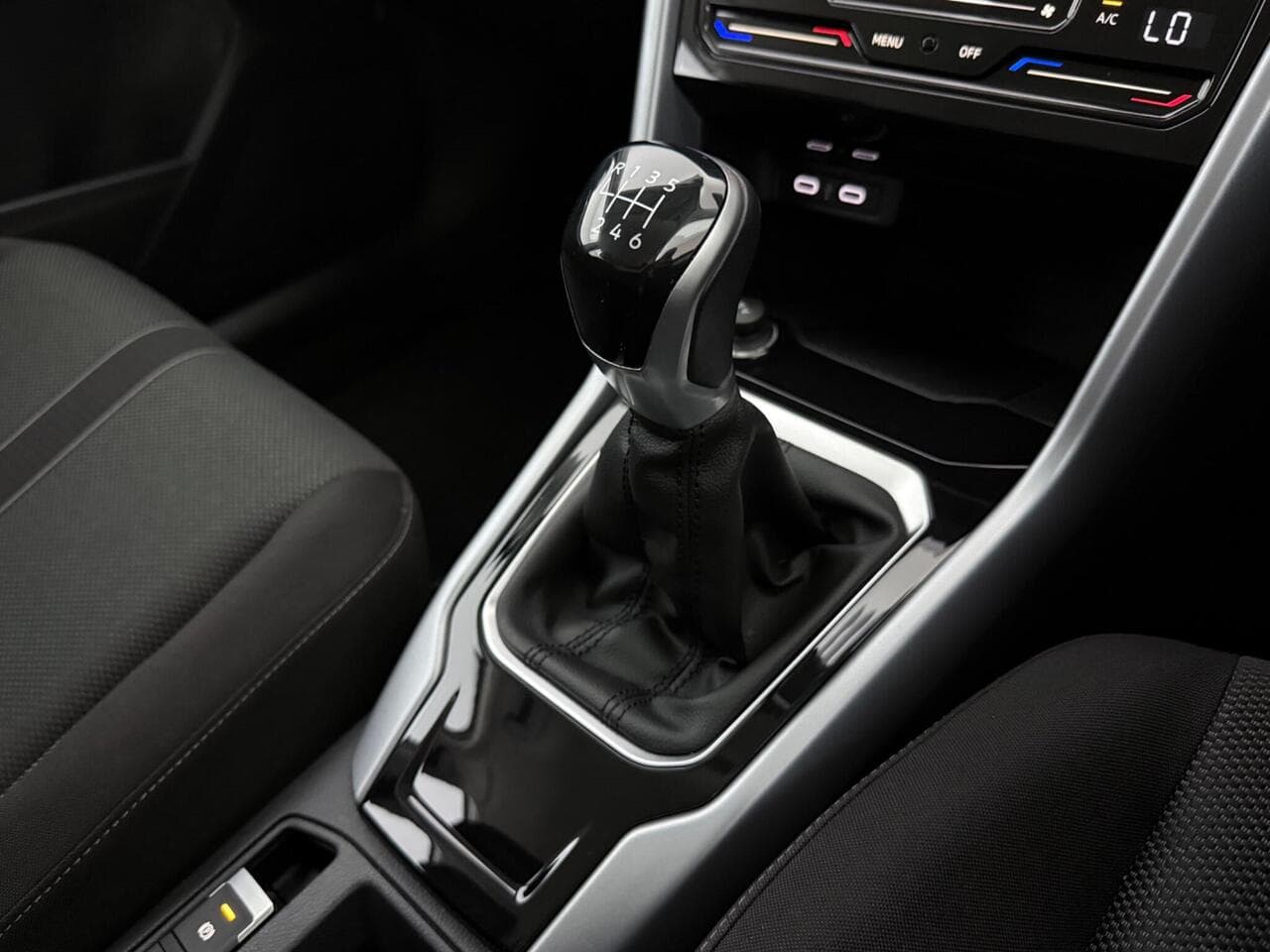 Volkswagen T-Roc thumbnail Interior Front