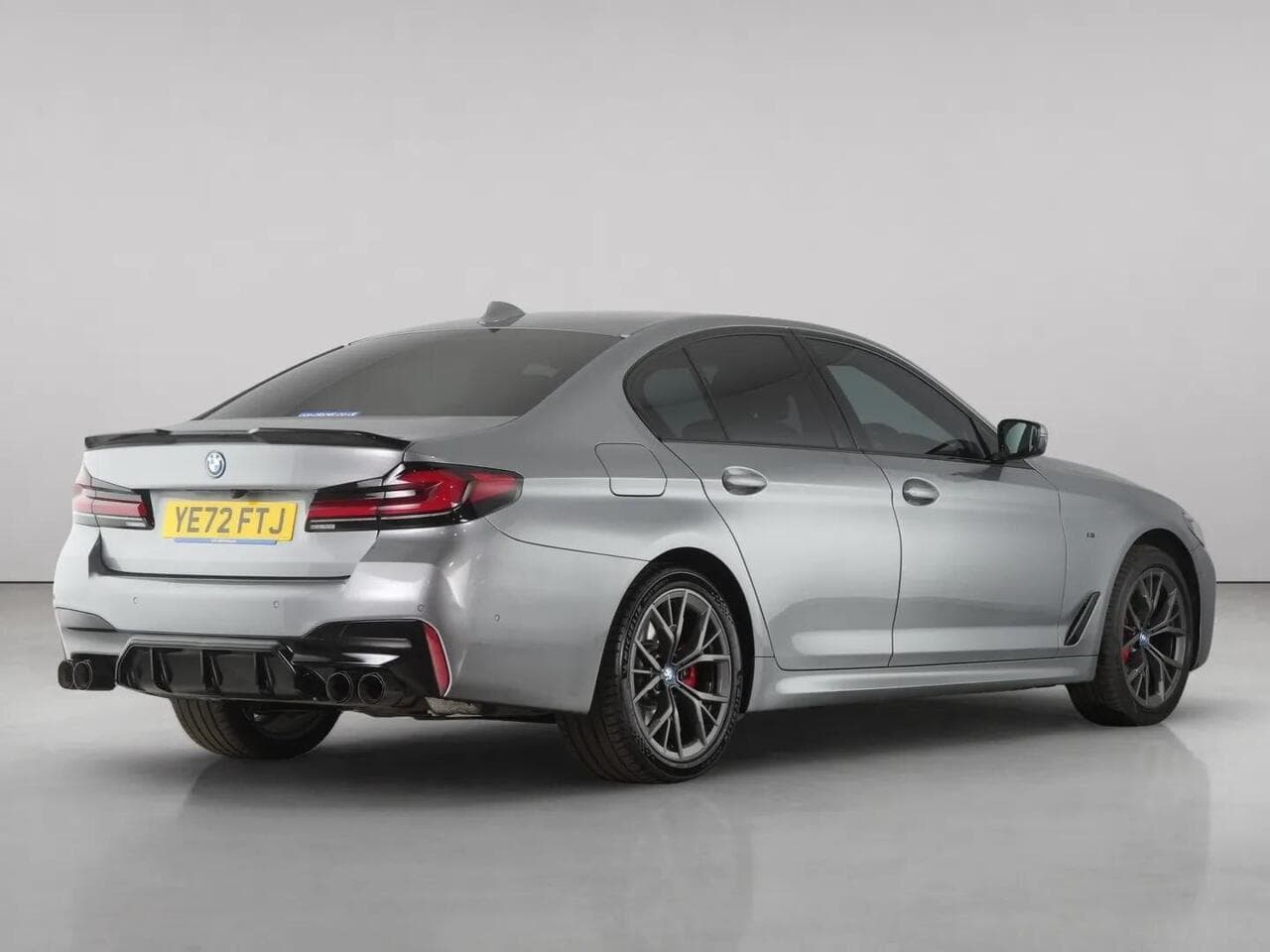 BMW 5 Series thumbnail Rear Right
