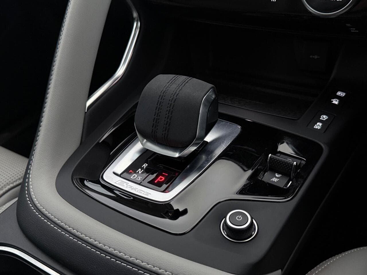 Jaguar E-PACE thumbnail Interior Front