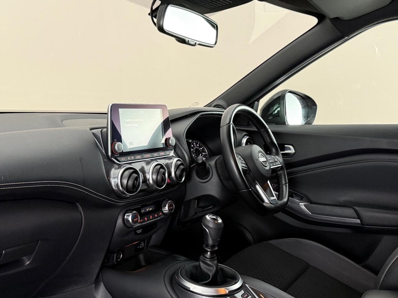 Nissan Juke thumbnail Interior Front