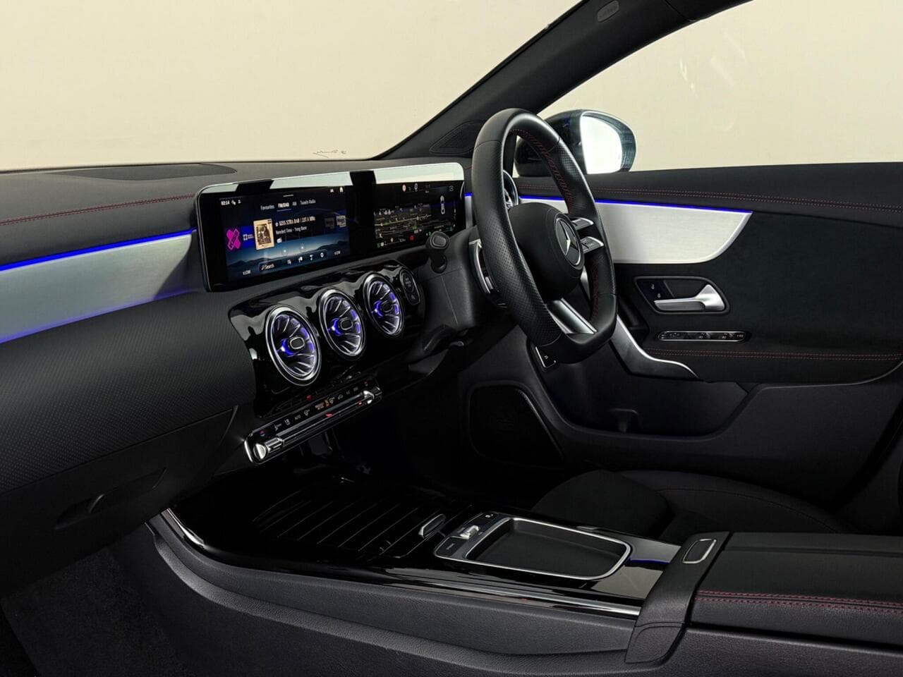 Mercedes-Benz CLA thumbnail Interior Front